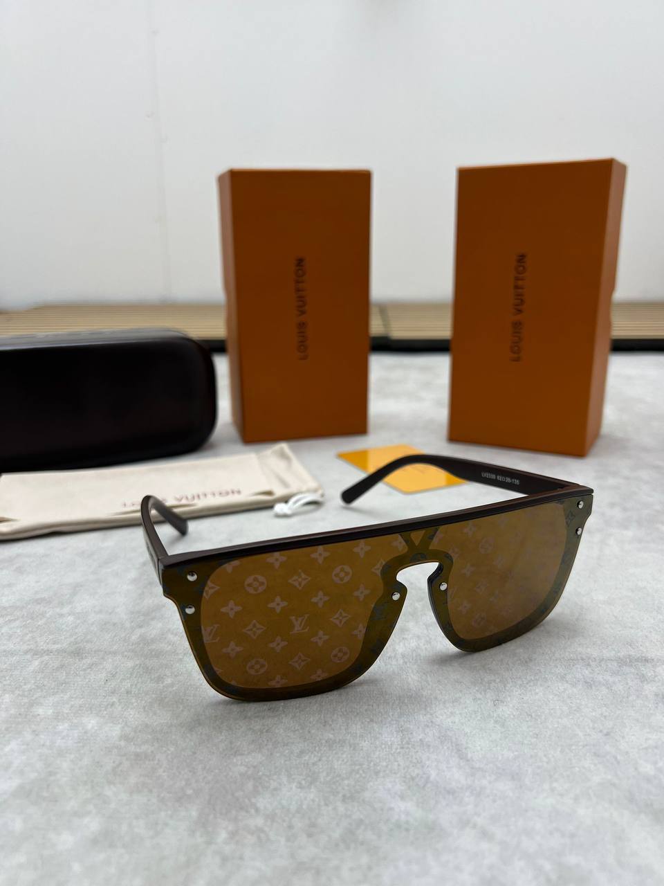 Louis Vuitton - LV121