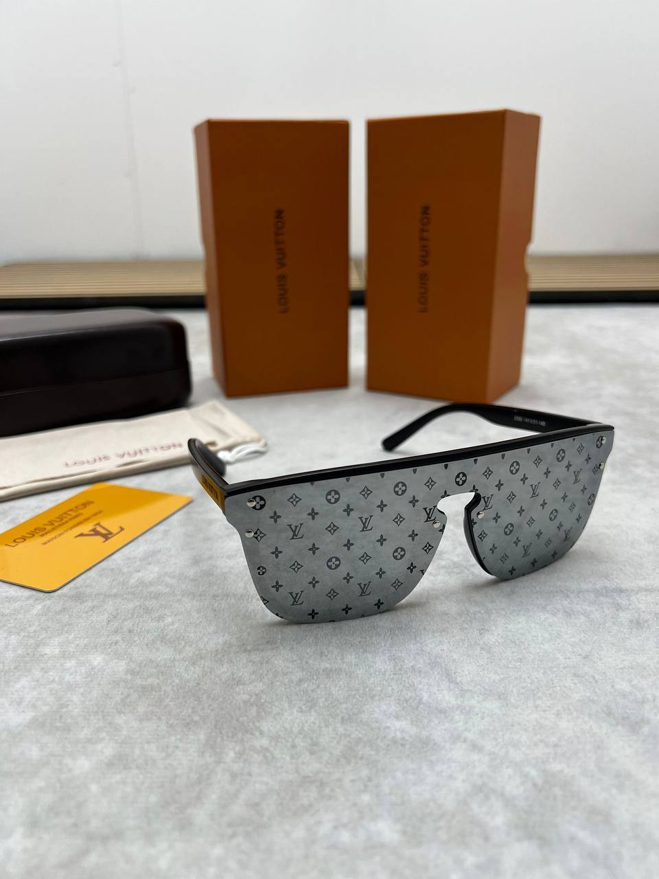 Louis Vuitton - LV123