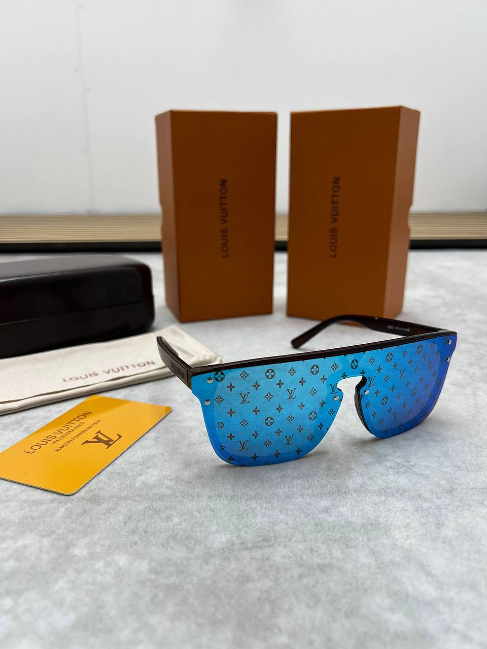 Louis Vuitton - LV120