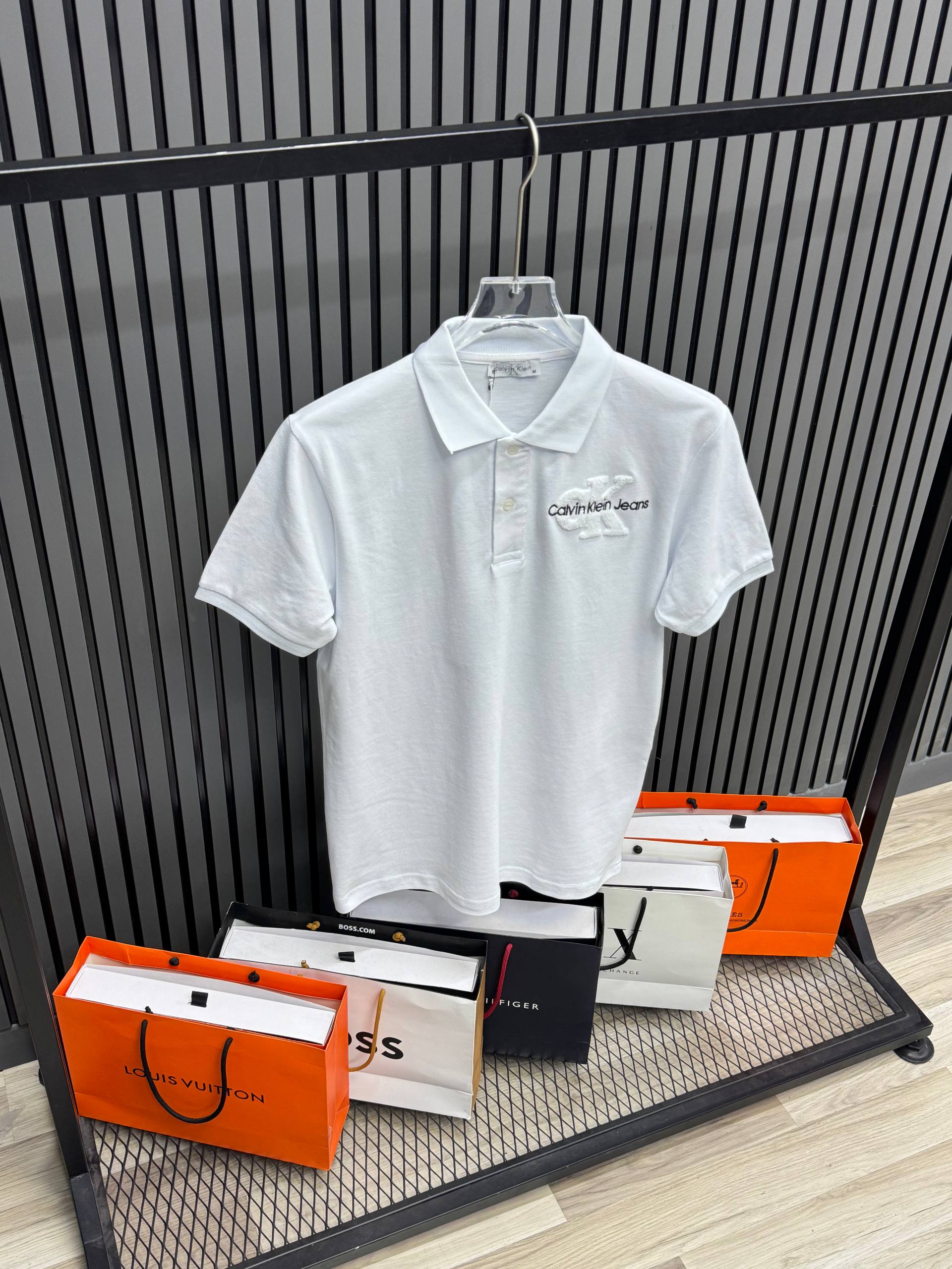 T-shirt Calvin Klein - No290354